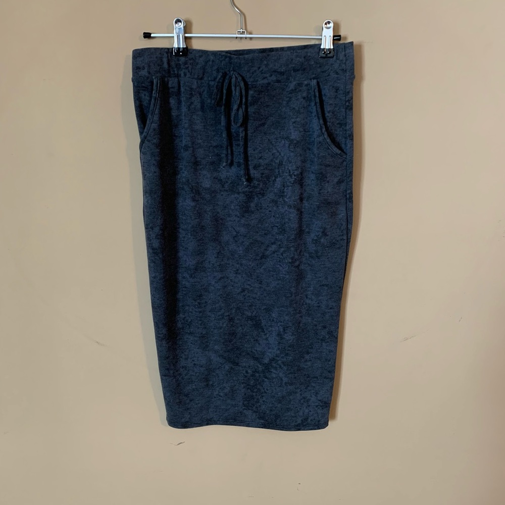 Medium tracksuit style midi tight skirt